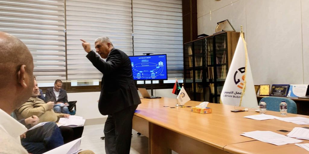 إضاءات تنير طريق رجال الأعمال ورشة عمل مكثفة حول الاعتمادات المستندية