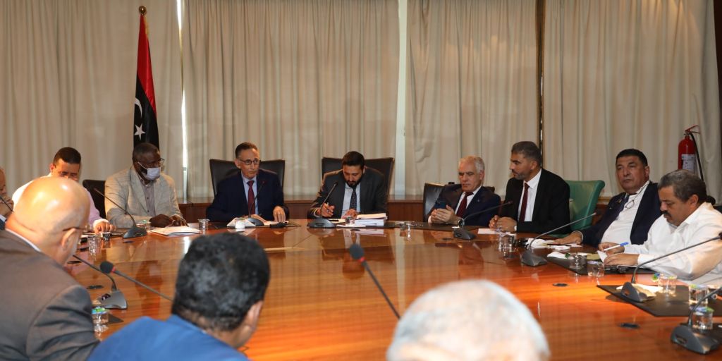وزير الاقتصاد والتجارة يجتمع بغرف التجارة والصناعة والزراعة.