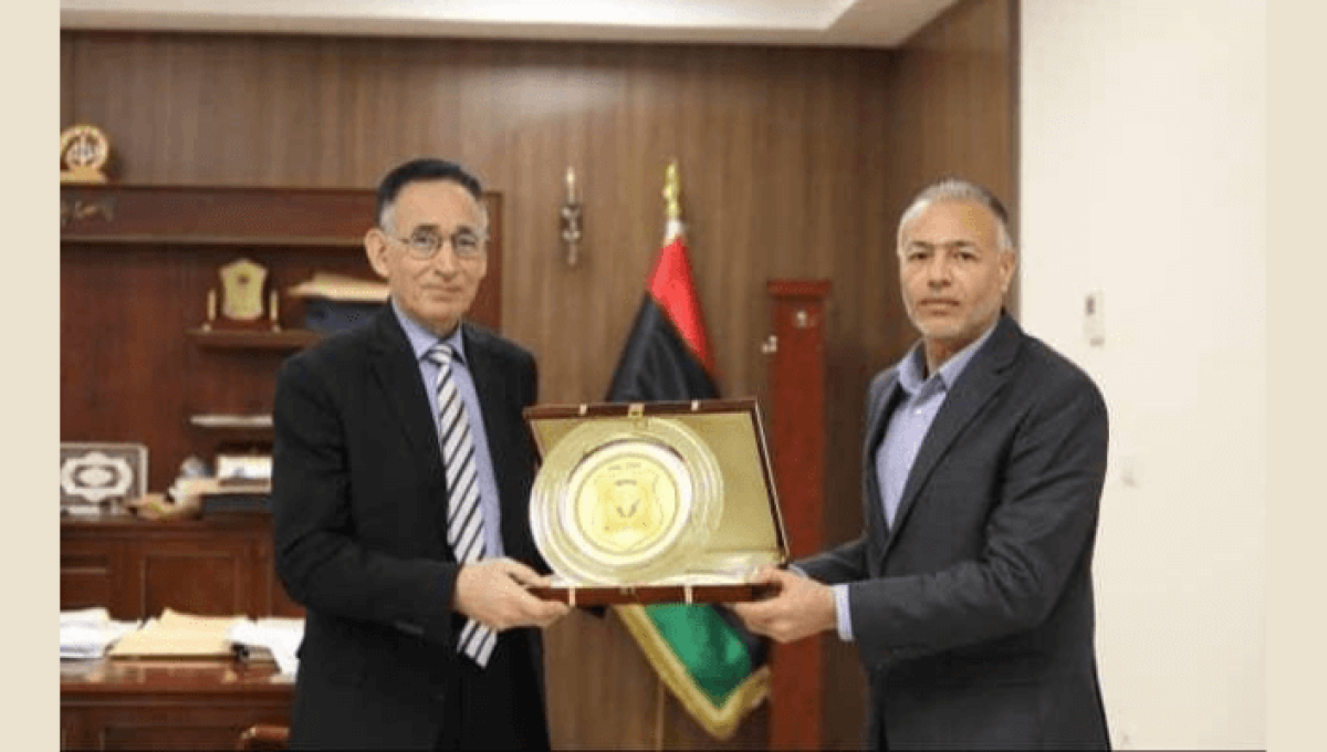 وزير الاقتصاد والتجارة يبحث مع رئيس جهاز الامن الداخلي آلية ضبط السوق المحلي.