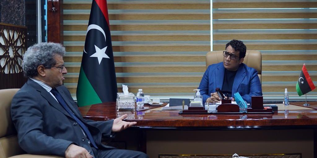 رئيس المجلس الرئاسي يلتقي وزير النفط والغاز بحكومة الوحدة الوطنية