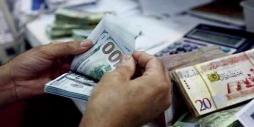 ارتفاع الدولار وتراجع اليورو في السوق الرسمية