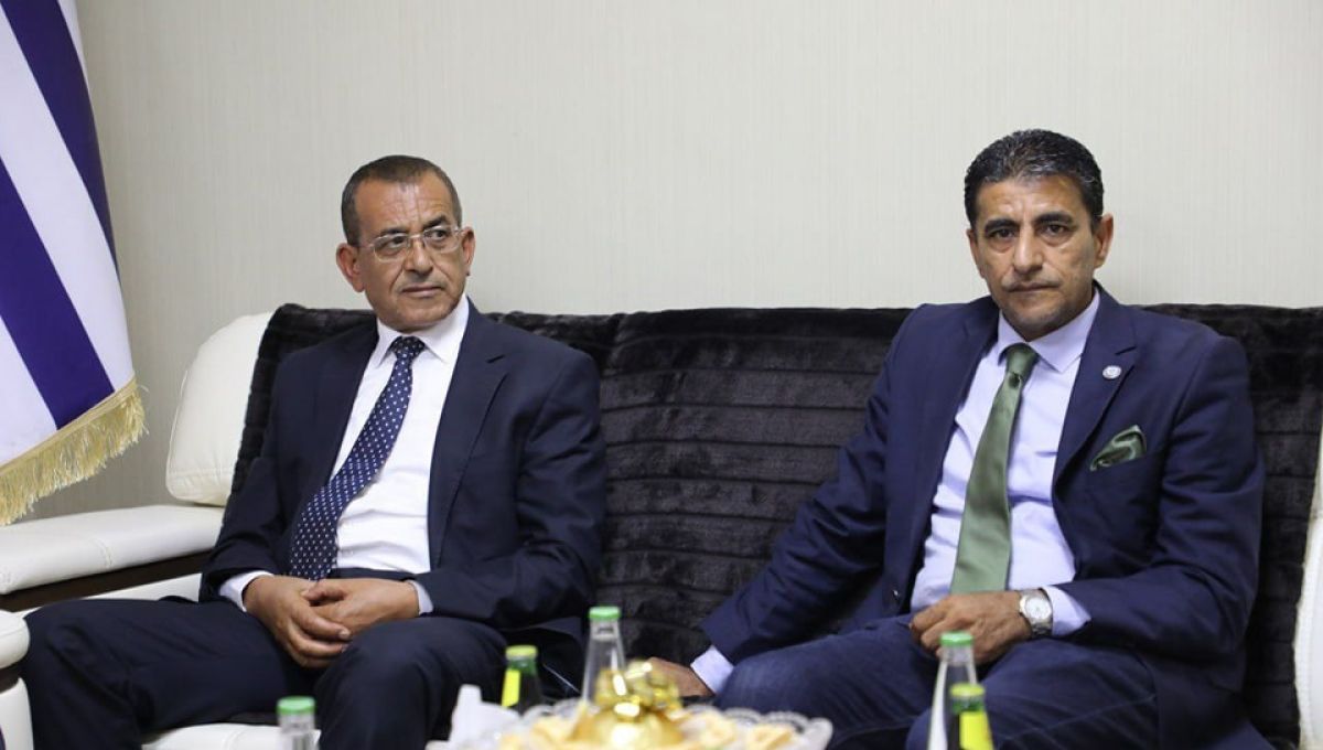رئيس مجلس رجال الأعمال الليبيين يلتقي القائم بالأعمال اليوناني