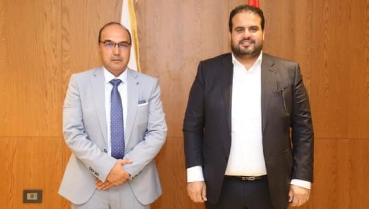 مناقشة المشاكل والصعوبات التي تواجه بلدية بنغازي في مجال النفط والغاز .