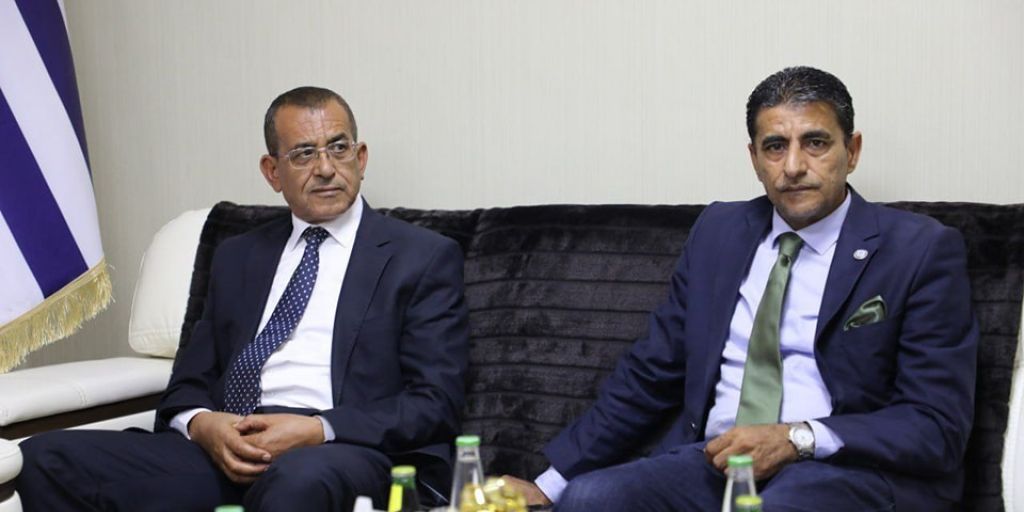 رئيس مجلس رجال الأعمال الليبيين يلتقي القائم بالأعمال اليوناني
