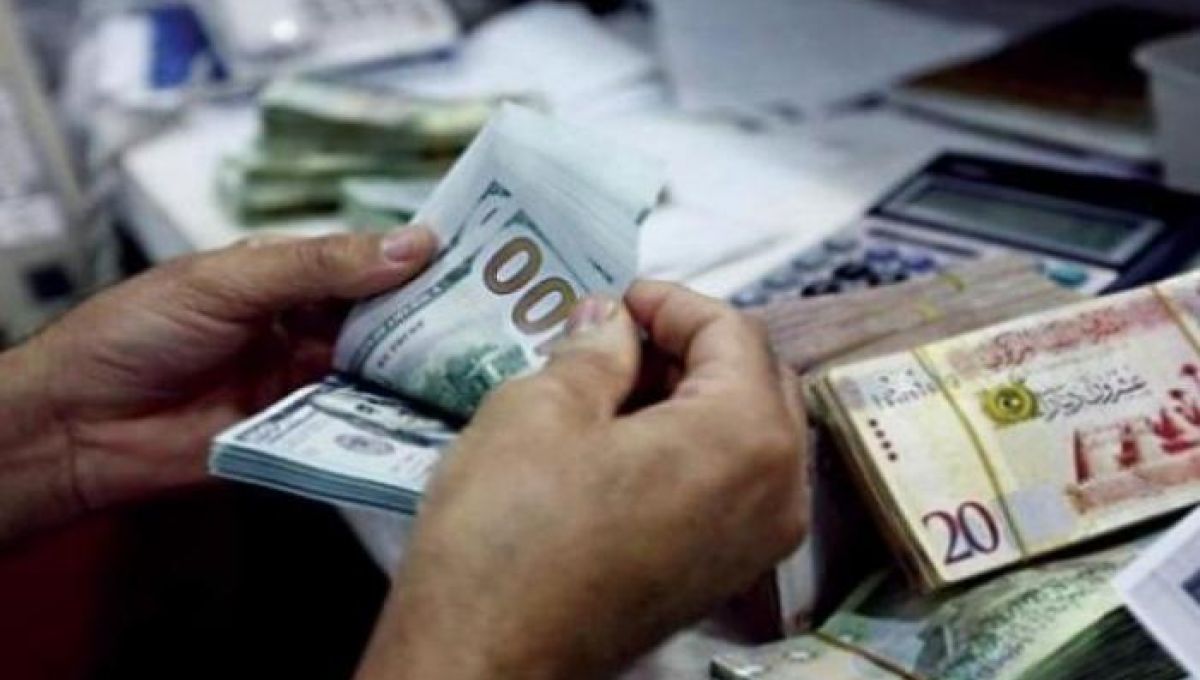 ارتفاع الدولار وتراجع اليورو في السوق الرسمية