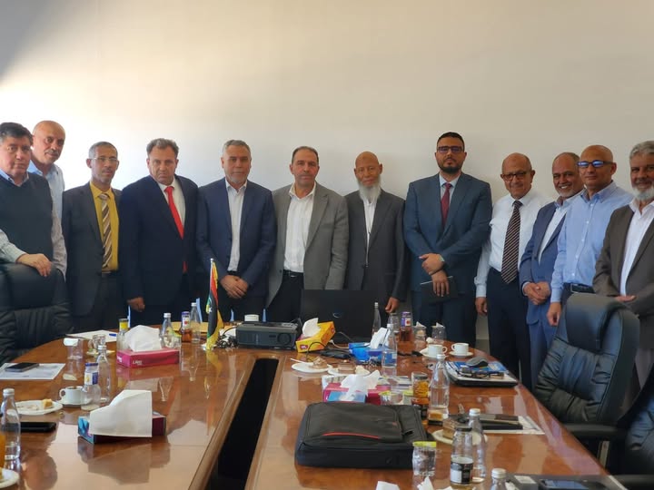 عقد اجتماع بمقر الهيئة العامة لإدارة المناطق الصناعية ضم مجلس ادارة الهيئة و رئيس وممثلي الشركة التعاونية الليبية لادارة المناطق الصناعية و مجلس اصحاب الاعمال الليبيين .