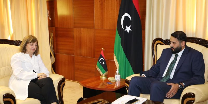 وكيل وزارة الاقتصاد والتجارة يلتقي سفير الجمهورية الفرنسية لدى ليبيا.