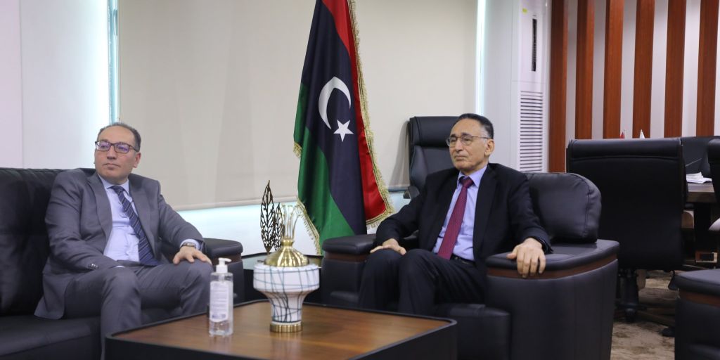 وزير الاقتصاد و التجارة يلتقي السفير التونسي