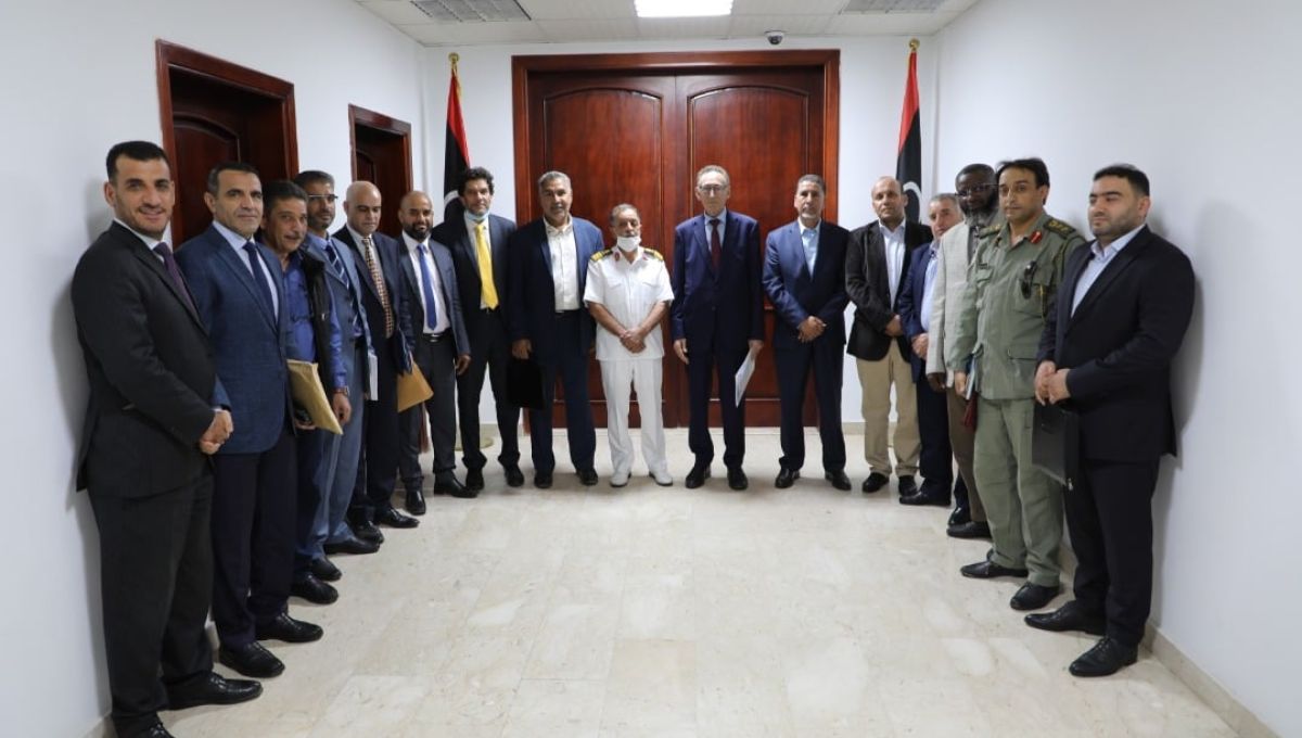 وزير الاقتصاد والتجارة يجتمع باللجنة المشتركة 410 لتنظيم واستيعاب القوة المساندة بمؤسسات الدولة.