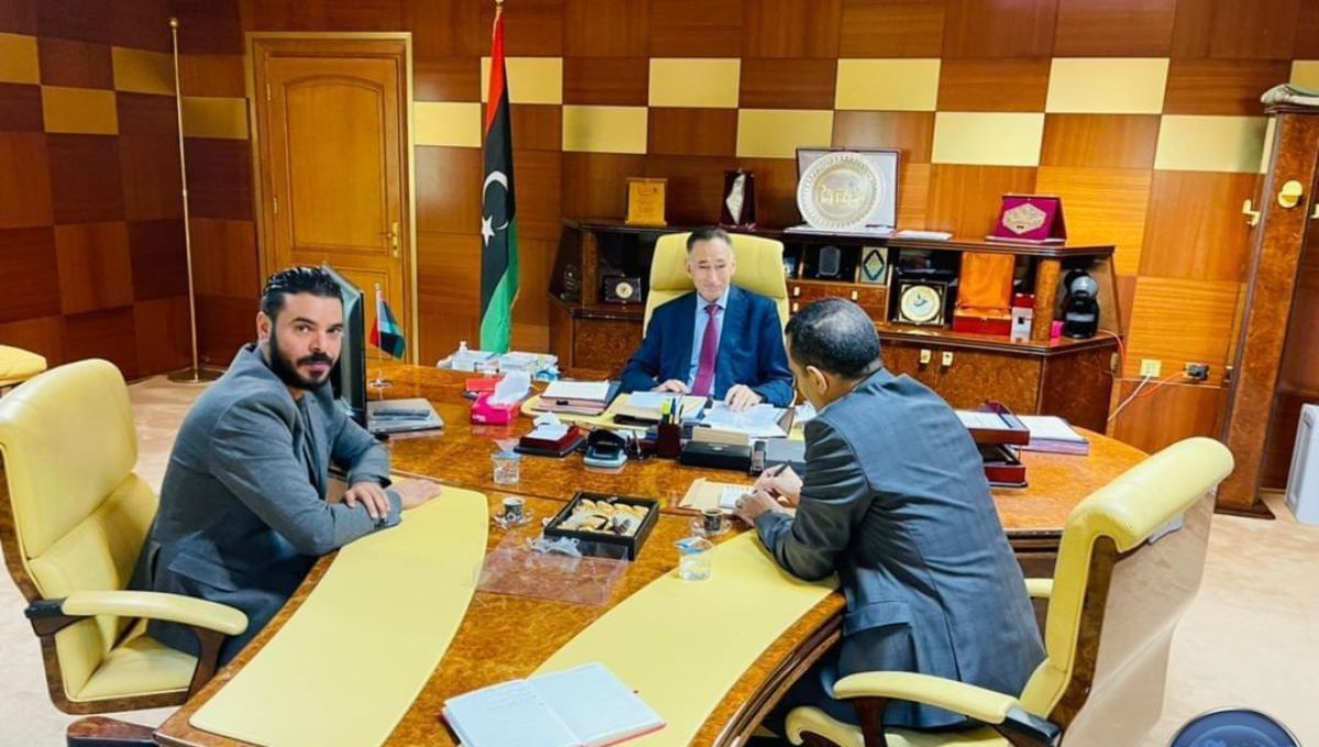 وزير الاقتصاد يبحث مع هيئة المعارض سبل الارتقاء بقطاع المعارض وتنميته وتطويره .