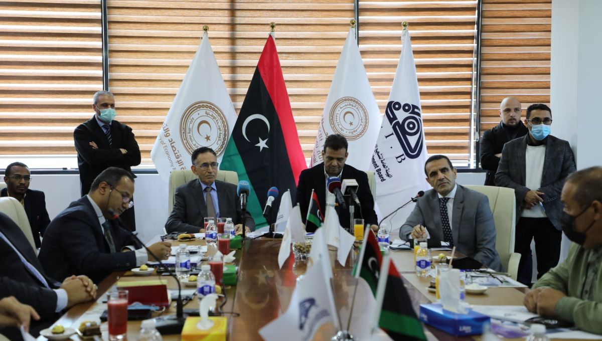 وزير الاقتصاد والتجارة يبحث الفرص الاستثمارية بالمنطقة الجنوبية رفقة نائب رئيس حكومة الوحدة الوطنية.