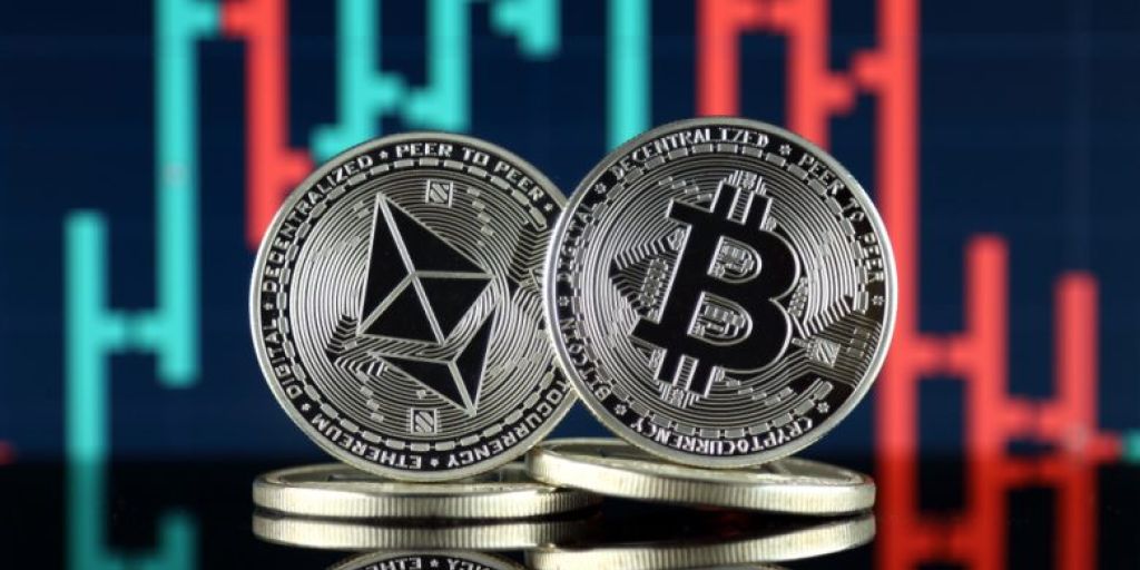 بيتكوين أدنى الـ 20 ألف دولار والإيثريوم عند الألف دولار