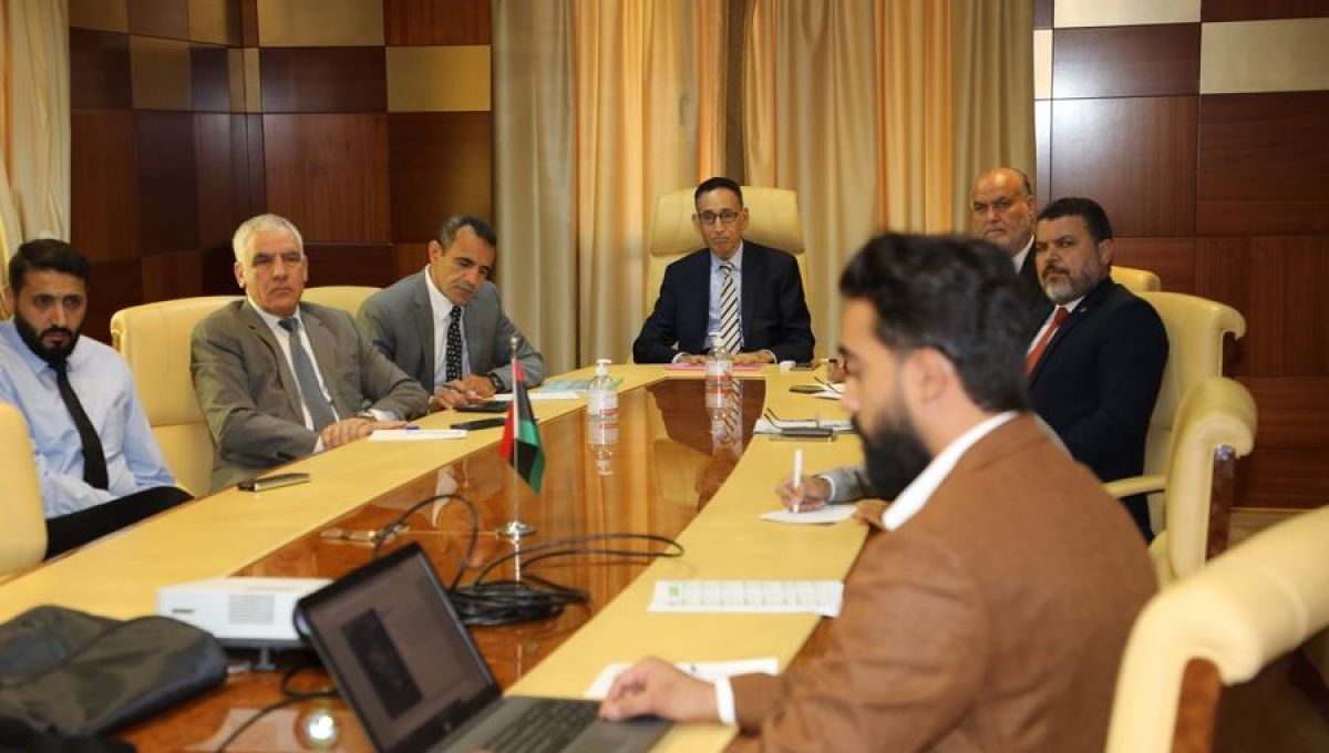 وزير الاقتصاد والتجارة يناقش التحضيرات للمشاركة بالمعرض العالمي اكسبوا دبي 2020 .